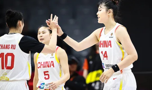 云开体育官网入口-女篮首节被比利时压制！杨舒予+2内低迷，张曼曼惊喜，防守需警惕
