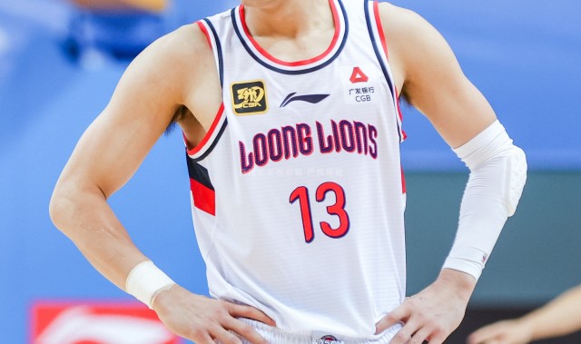 云开体育官网-媒体人：郭艾伦命途多舛 很多球迷希望他在某个时间节点叶落归根