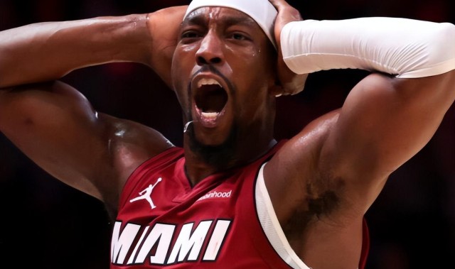 九游体育入口-轰83+9超越科比！热巴一战创20项纪录惊为天人 抱头怒吼接受欢呼