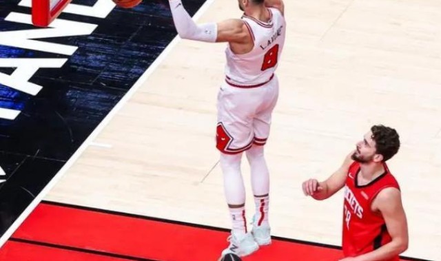 云开体育官网入口-火箭首发变阵！29岁射手遭弃用，底薪大闸重回先发，效果立竿见影